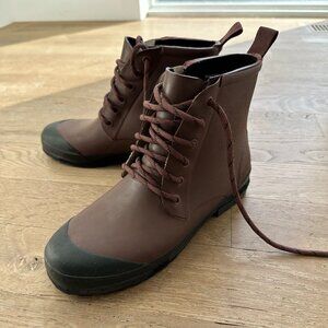 Madewell Lace-Up Lugsole Rain Boot - Dark Cabernet